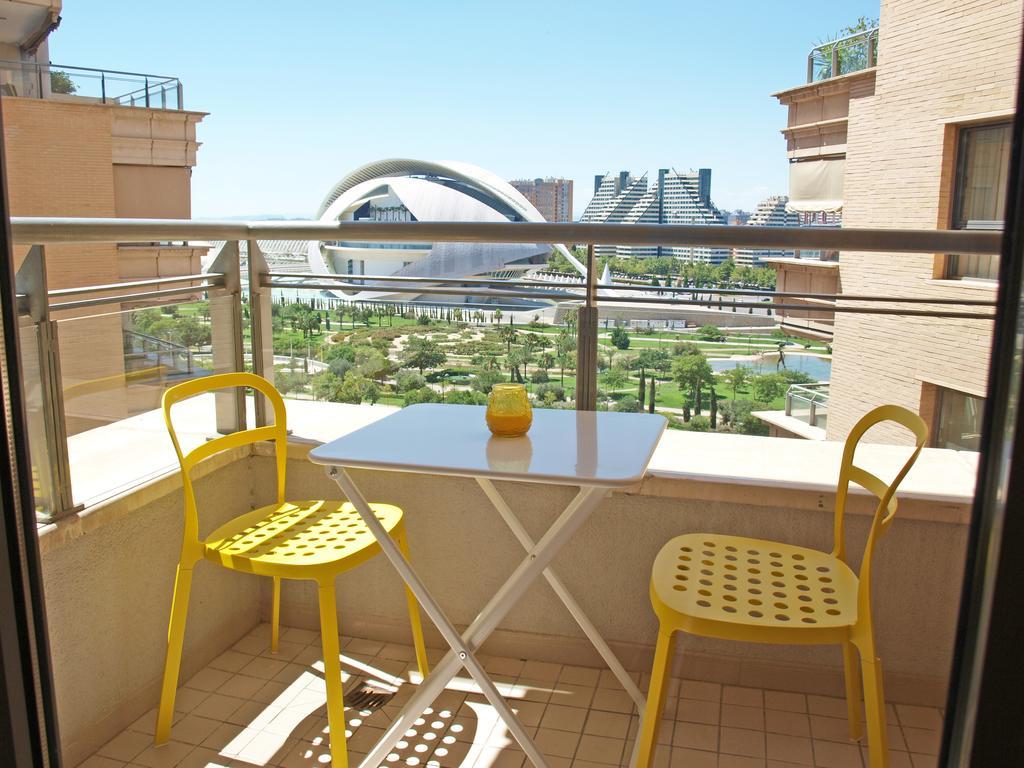 Apartup Yellow Opera View Apartment Valencia Bagian luar foto