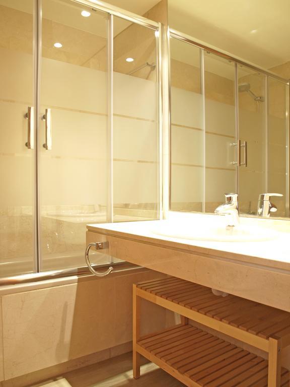 Apartup Yellow Opera View Apartment Valencia Bagian luar foto